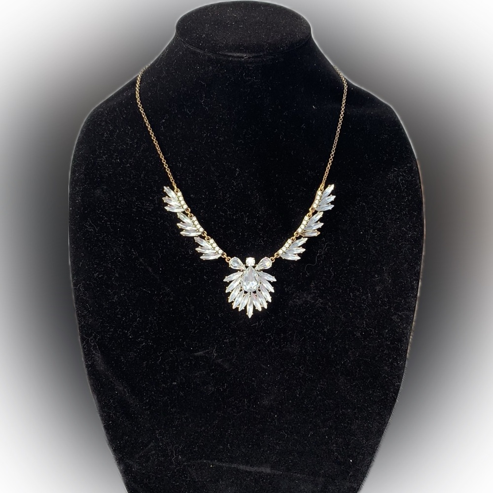 J. Crew Elegant Gold tone crystal diamonds floral pendant chain Necklace 23”
